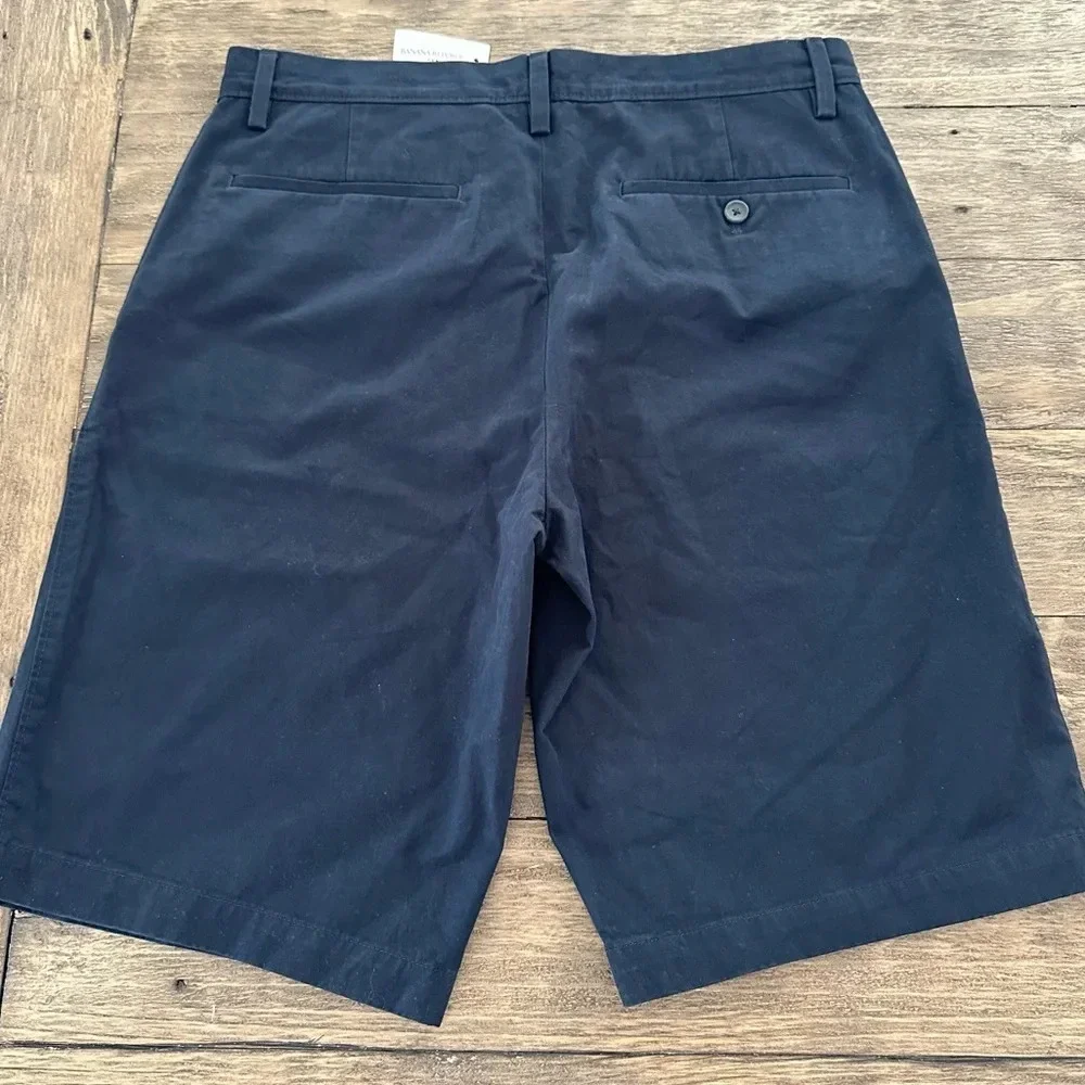 NWT Banana Republic Size 32 navy blue Emerson Bermuda Shorts 11” 100% cotton New